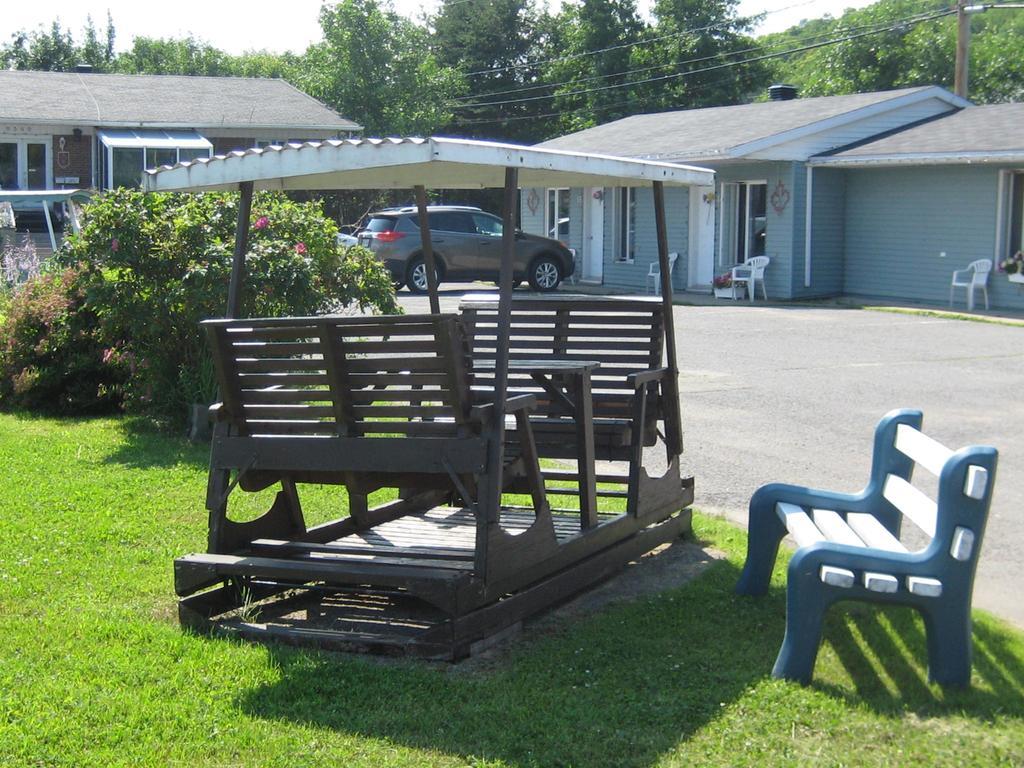 Condotel Motel Canadien Sainte-Anne-de-Beaupre Luaran gambar